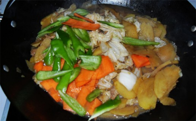 滑子蘑炖土豆条怎么做，滑子蘑炖土豆条有哪些做法 