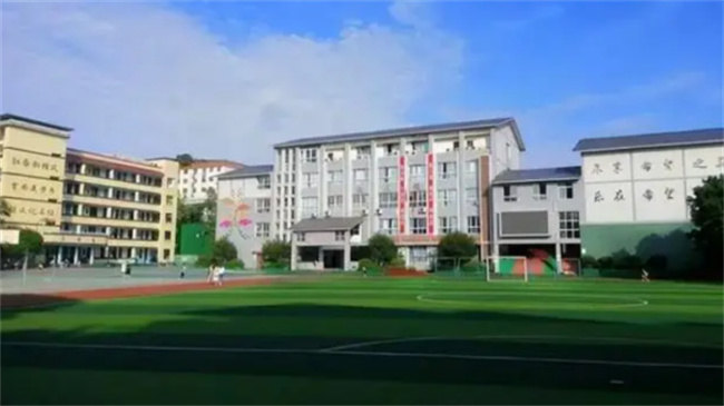 家委会是教师与家长之桥  沟通的纽带 