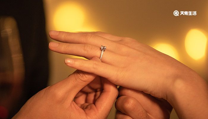 未婚带戒指怎么戴 未婚怎么戴戒指 