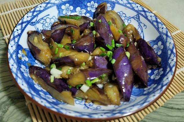 烧茄子最正宗的做法 最正宗的烧茄子的做法步骤 