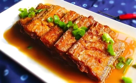 带鱼怎么做好吃又简单 经典家常菜红烧带鱼的做法 