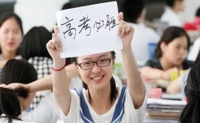女生高考结束后直接一睡不起，是怎么回事 