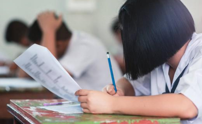 女生高考结束后直接一睡不起，是怎么回事 