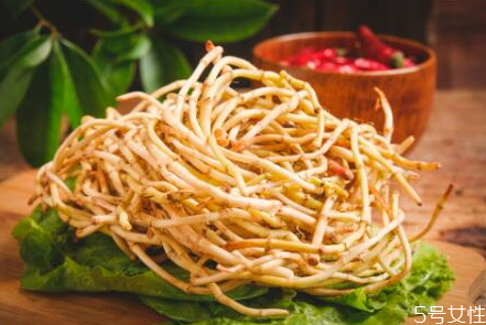 鱼腥草煮水能给小孩洗澡吗 鱼腥草治脱发是真的吗
