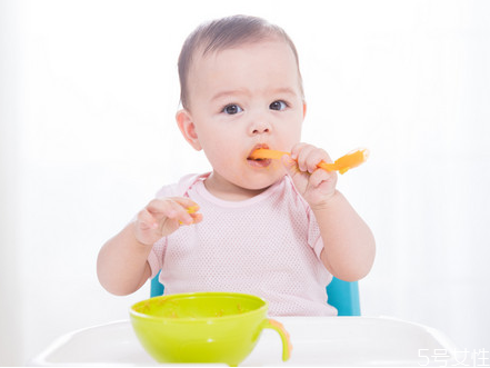 孩子发高烧能喝牛奶吗 发烧喝牛奶会加重吗