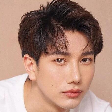 韩式小清新男生发型,露耳短发优雅有气质感