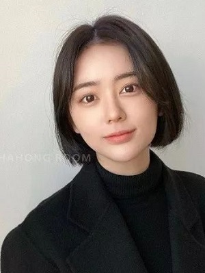 中短发发型女图片2022韩版  冬季百搭发型之一